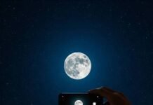Capture the Moon With These Amazing Camera Phones Smartphone capturing the moon.